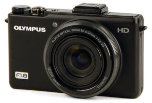 Geek insider, geekinsider, geekinsider. Com,, geek’s holiday gift guide: best cameras to give for christmas, living