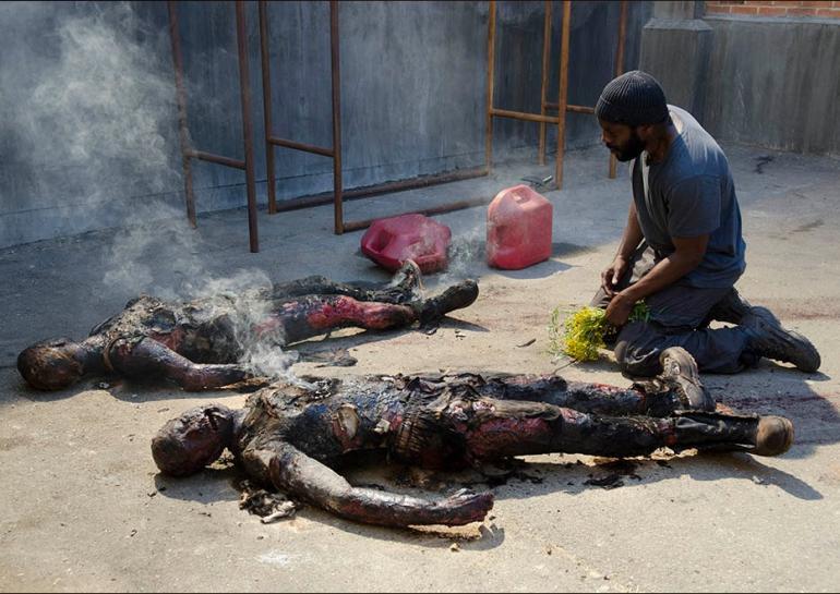 Walkind dead burnt bodies
