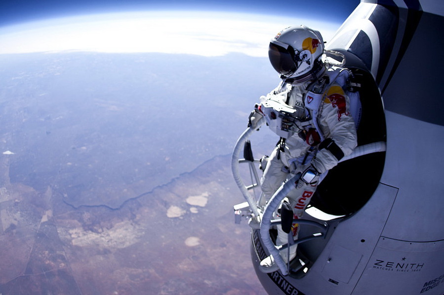 Geek insider, geekinsider, geekinsider. Com,, a first person view of a freefall from space [video], space