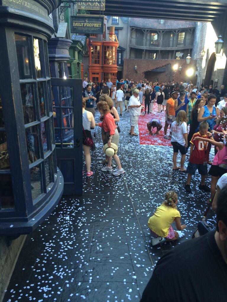 Confetti at the grand opening of diagon alley©attractions magazine (twitter feed)