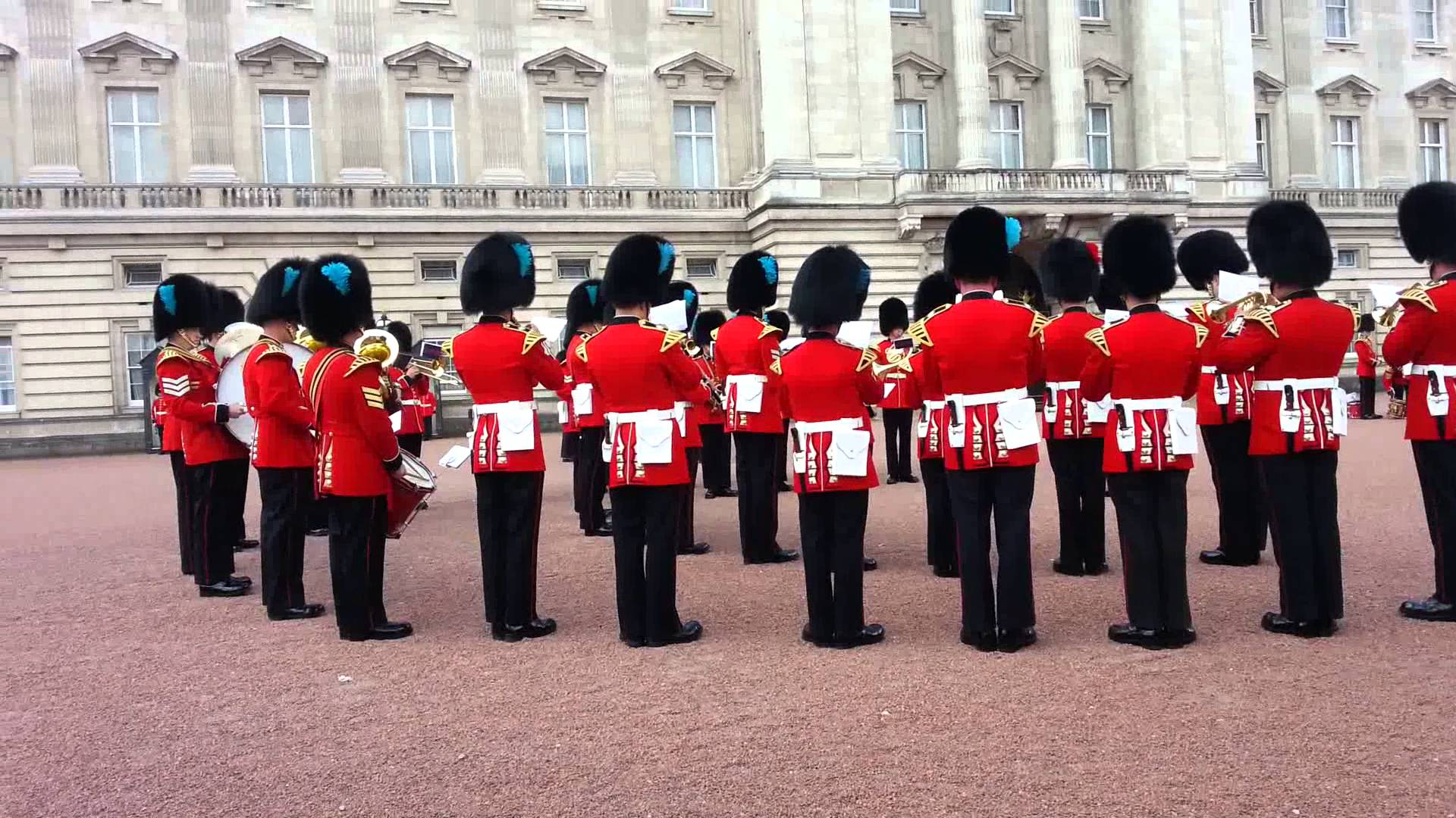 The real ‘queen’s guard’ wows with game of thrones performance
