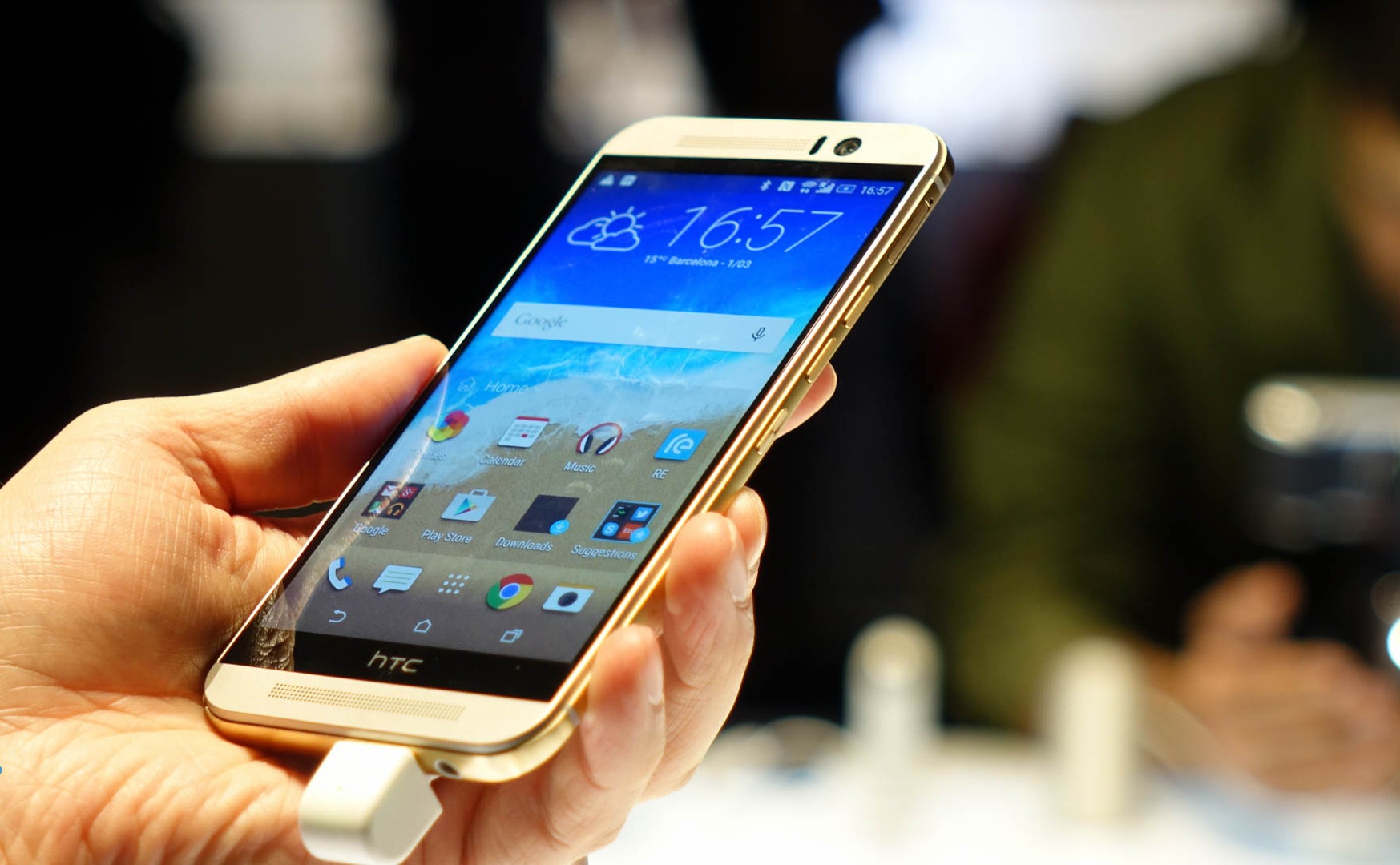 Geek insider, geekinsider, geekinsider. Com,, first look: the htc one m9, android