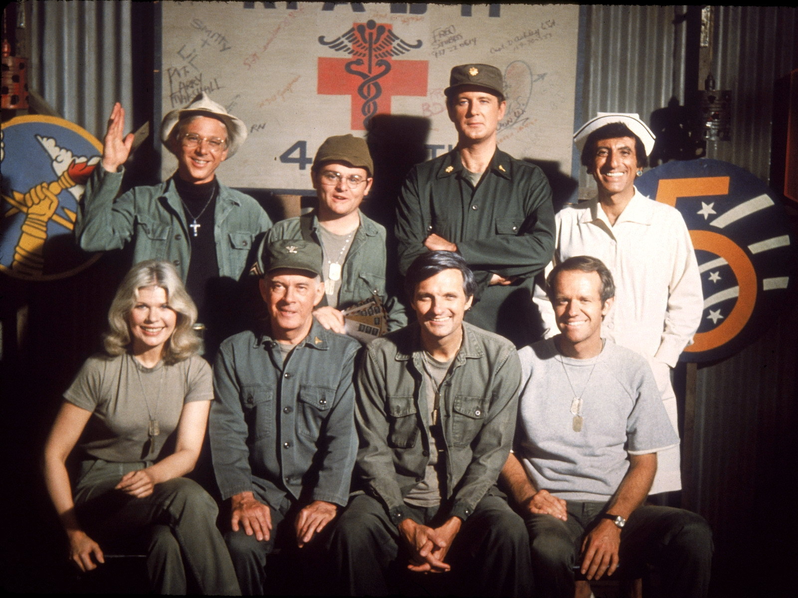 5 reasons why you should watch ‘m*a*s*h’ on netflix