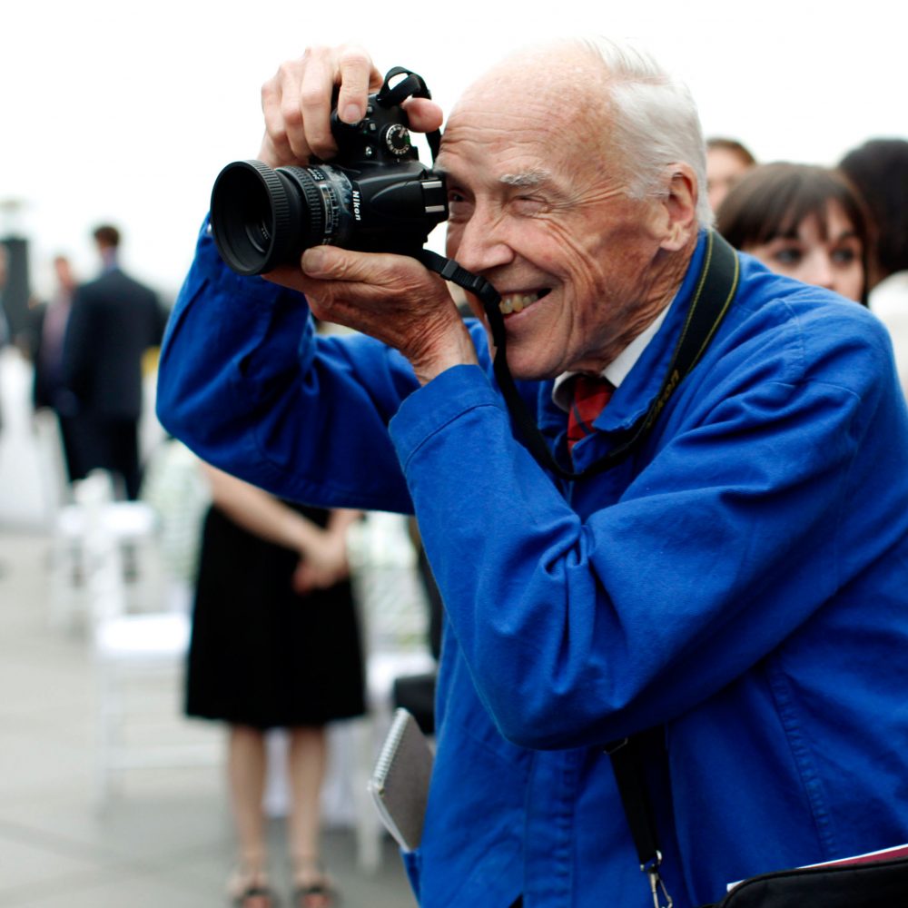 Bill cunningham, legendary fashion photographer dies at 87