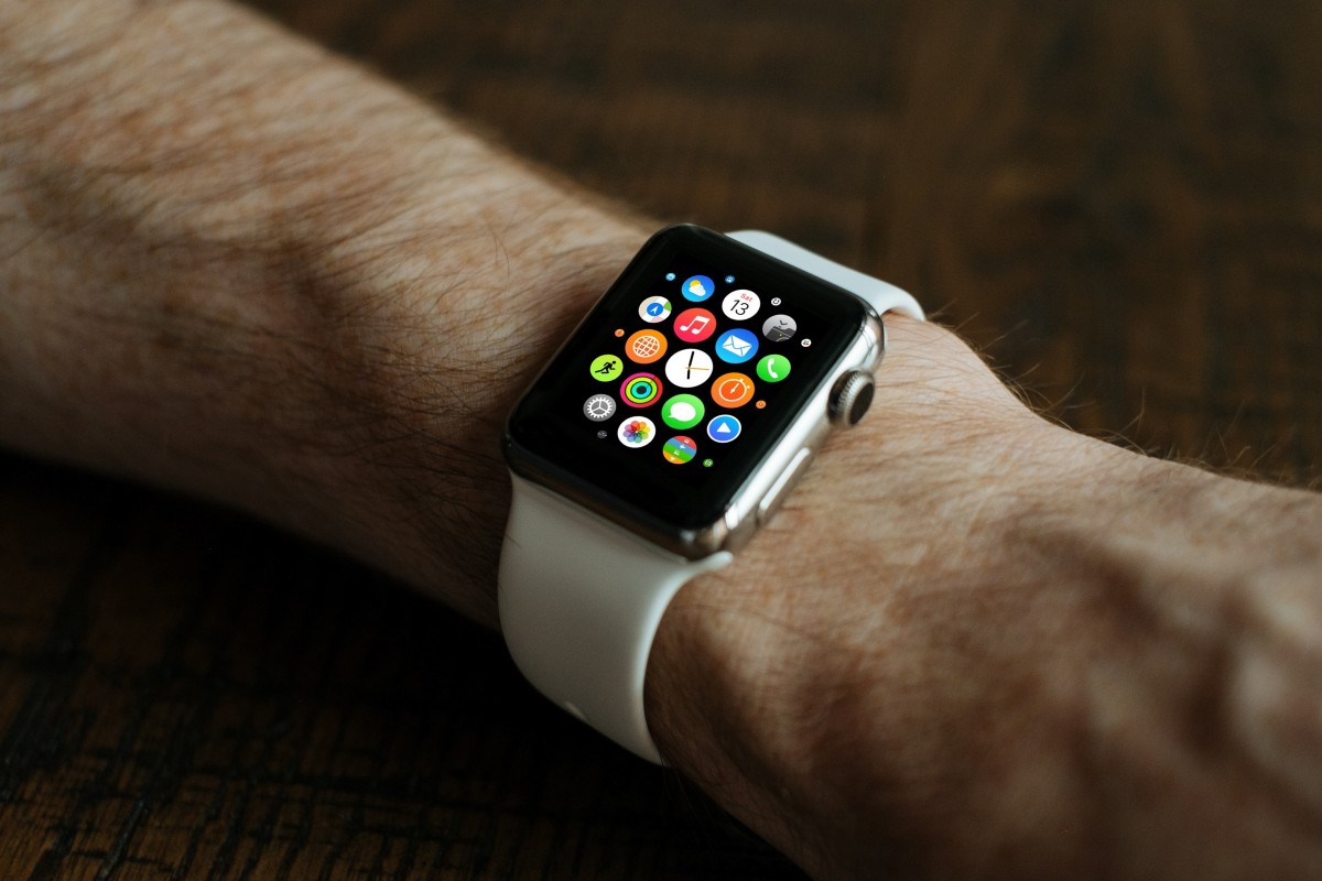 Geek insider, geekinsider, geekinsider. Com,, how helpful it is to connect your iphone to a smartwatch, living