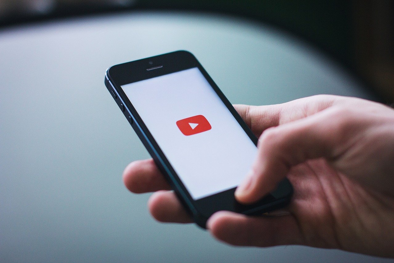 Geek insider, geekinsider, geekinsider. Com,, 3 reasons why youtubers have become so popular, internet