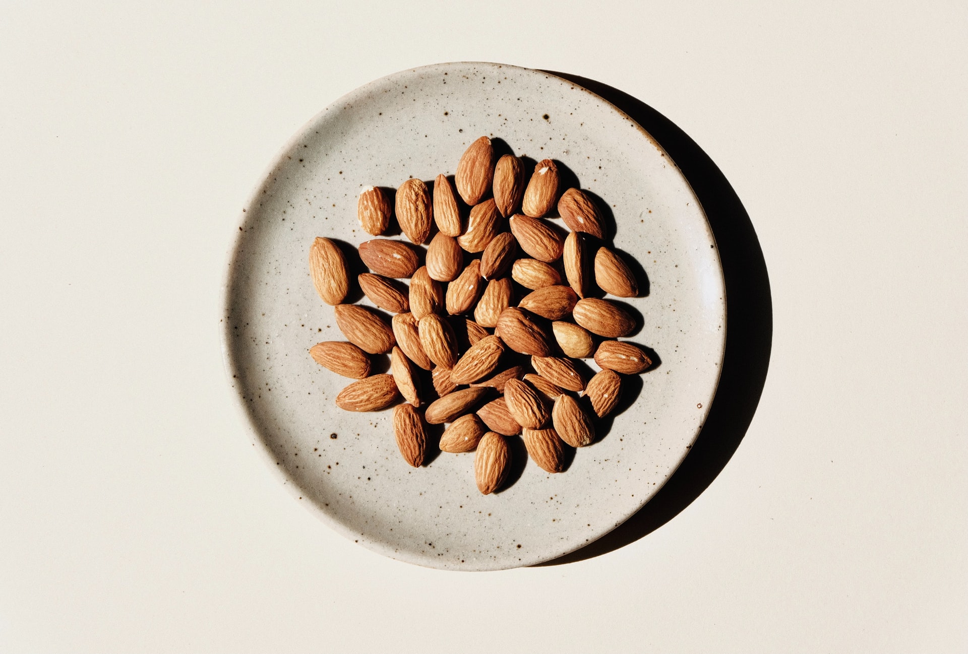 Geek insider, geekinsider, geekinsider. Com,, what are the health benefits of almonds? , living