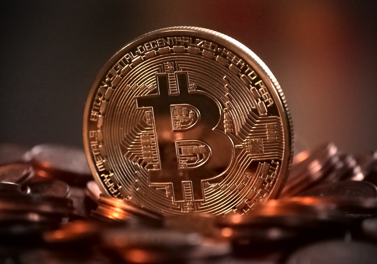 Geek insider, geekinsider, geekinsider. Com,, should you buy bitcoin in 2022? , crypto currency