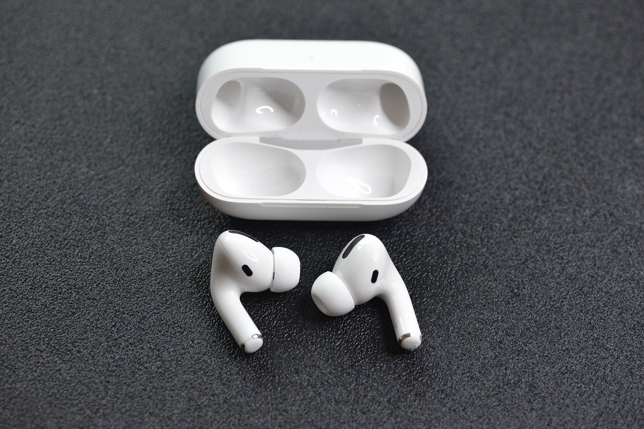 Geek insider, geekinsider, geekinsider. Com,, we're giving away a pair of apple airpods (3rd generation), contests