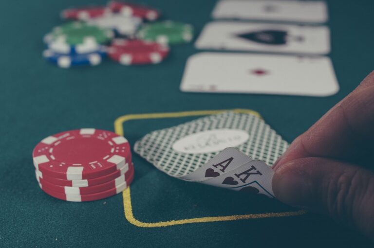 6 biggest reasons why geeks love online gambling