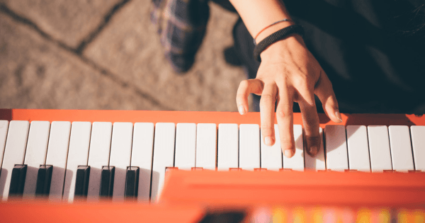 4 easy ways to get more customers into your small music shop