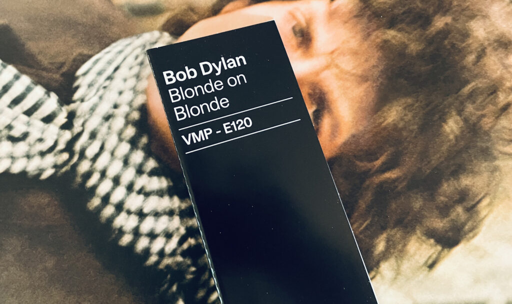 Geek insider, geekinsider, geekinsider. Com,, vinyl me, please december '22 unboxing - bob dylan 'blonde on blonde', entertainment